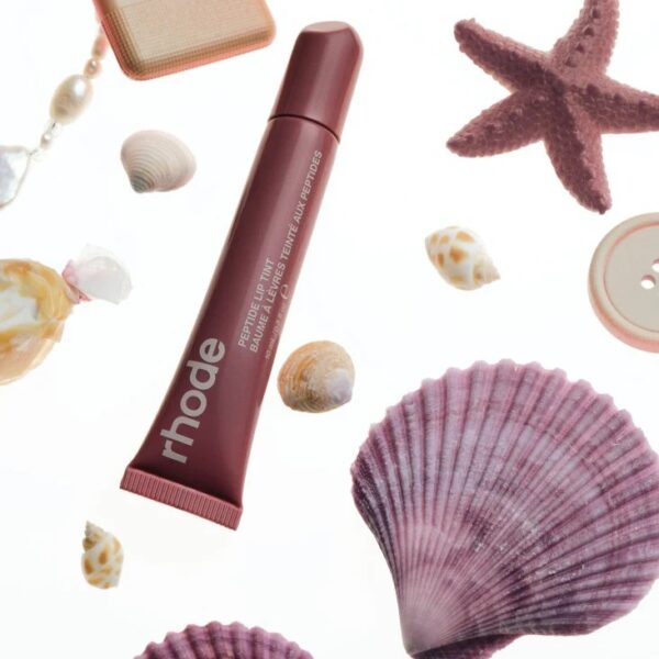 Salty tan peptide lip tint